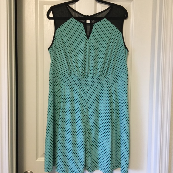 ENFOCUS WOMANS Dresses & Skirts - NWOT ENFOCUS green & black (mesh)  polka dot dress